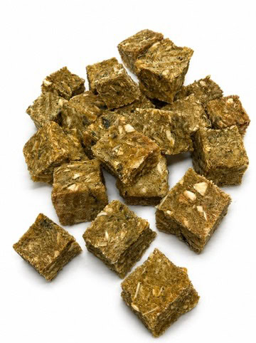 REAL DOG SNACKS Smulkintų menkių kubeliai 200g REAL DOG SNACKS Smulkintų menkių kubeliai 200g